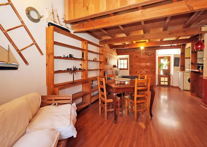 B10 - Rua Do Canal 2 Bed * Lagos