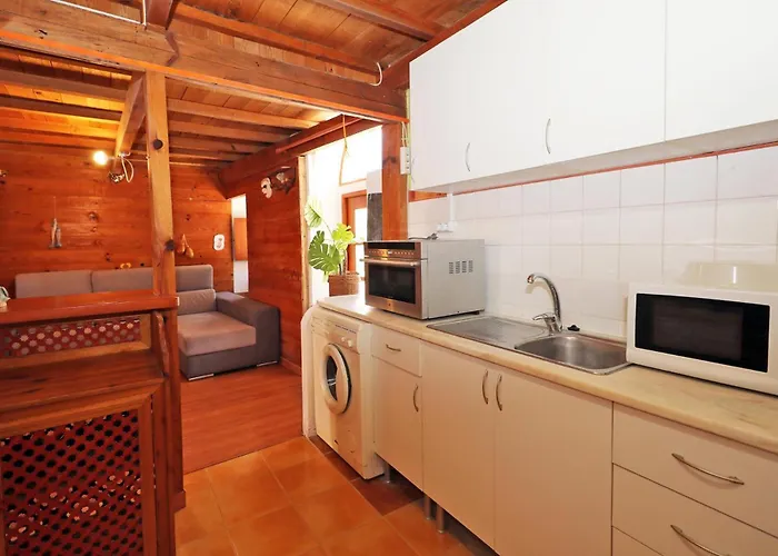 Apartment B10 - Rua Do Canal 2 Bed *