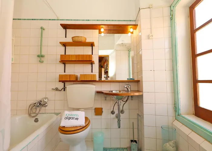 B10 - Rua Do Canal 2 Bed * Lagos