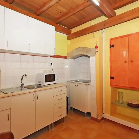 Apartment B10 - Rua Do Canal 2 Bed *