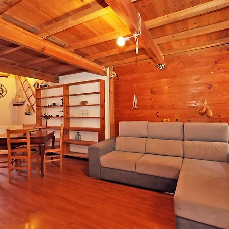 B10 - Rua Do Canal 2 Bed Lagos