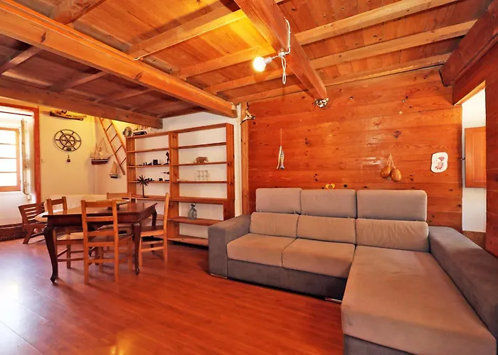 B10 - Rua Do Canal 2 Bed Apartment *